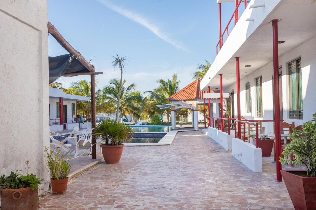 Pelican Inn At Las Dunas Chelem Exterior photo