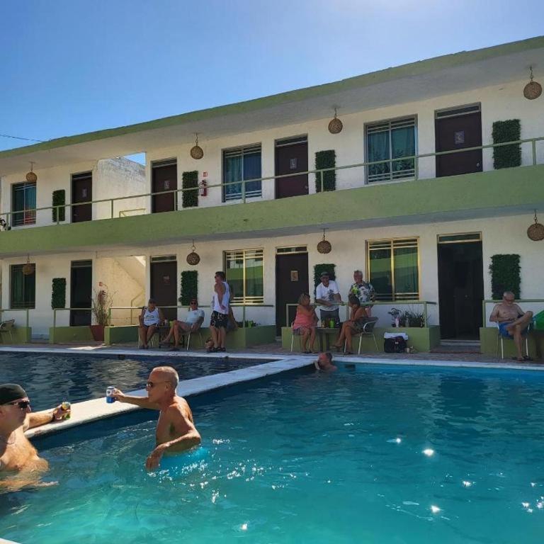 Pelican Inn At Las Dunas Chelem Exterior photo
