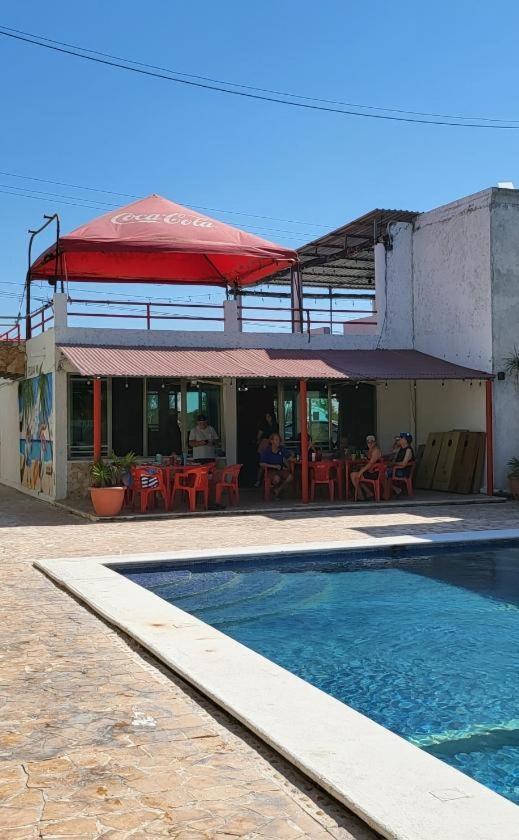 Pelican Inn At Las Dunas Chelem Exterior photo