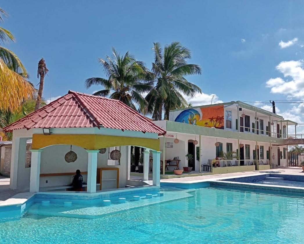 Pelican Inn At Las Dunas Chelem Exterior photo