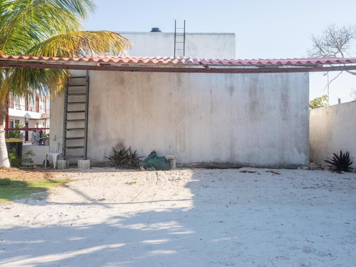 Pelican Inn At Las Dunas Chelem Exterior photo