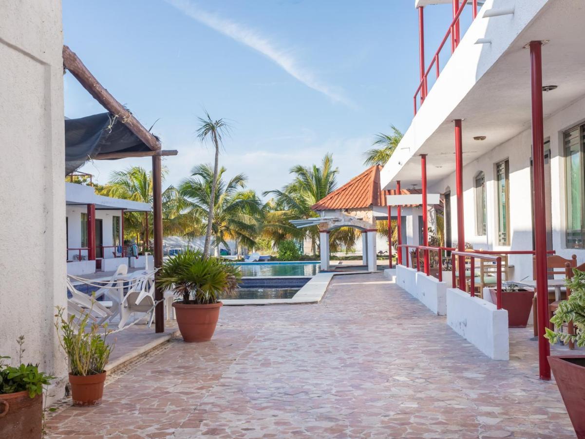 Pelican Inn At Las Dunas Chelem Exterior photo